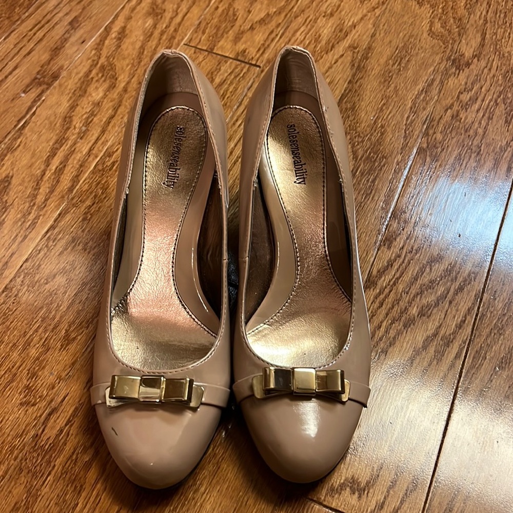 Sole sensibility beige heeled shoe size 8.5